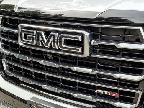 Certified 2025 GMC Yukon XL AT4 w/ LPO, Floor Liner Package AWD/4WD image 33
