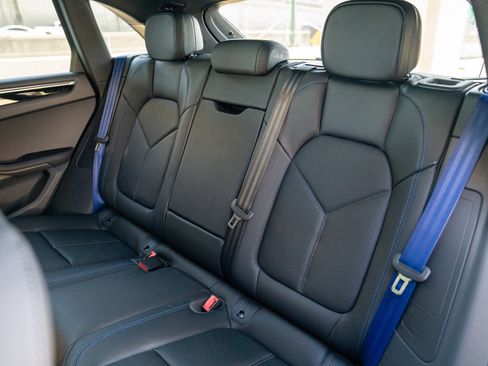 Certified 2026 Porsche Macan AWD/4WD image 24