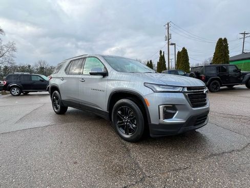 Used 2024 Chevrolet Traverse LT w/ Midnight/Sport Edition image 7