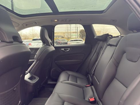 Used 2025 Volvo XC60 B5 Core image 10