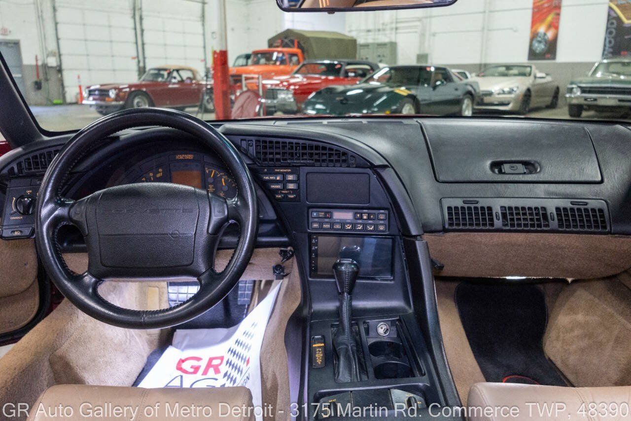 Used 1992 Chevrolet Corvette Coupe RWD image 17