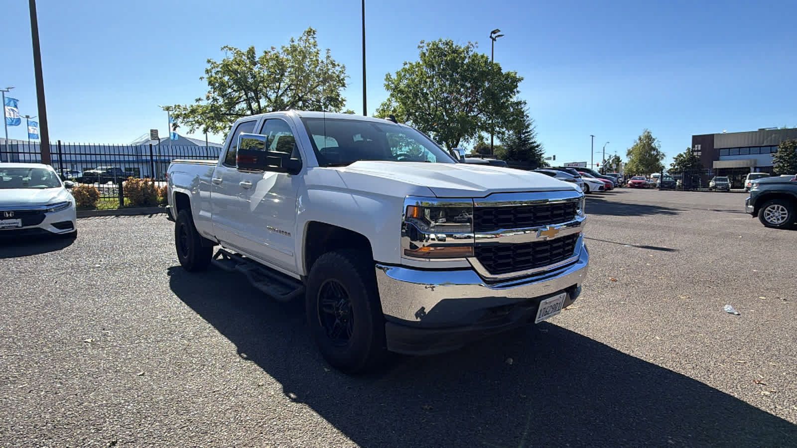 Used 2018 Chevrolet Silverado 1500 LT w/ Trailering Package AWD/4WD image 3