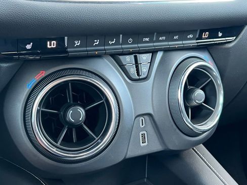 Used 2025 Chevrolet Blazer LT image 27