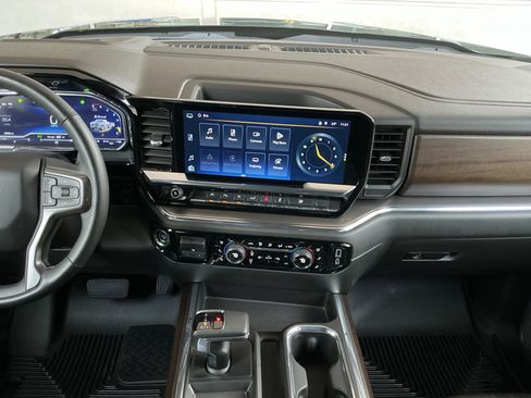 Used 2023 Chevrolet Silverado 1500 High Country image 9