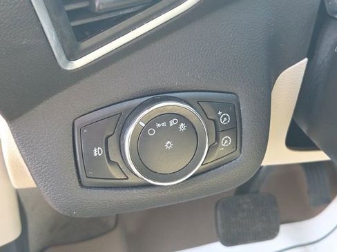 Used 2013 Ford C-MAX SEL image 25