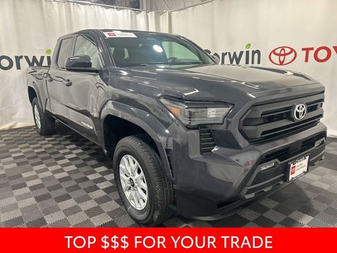 Used 2025 Toyota Tacoma SR5 image 2
