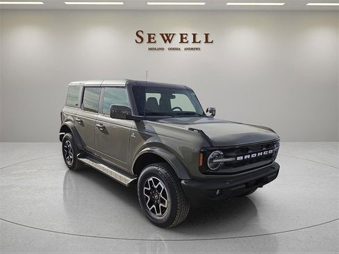 New 2025 Ford Bronco Outer Banks image 6