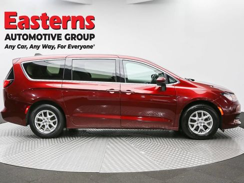 Used 2023 Chrysler Voyager LX FWD image 4