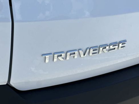 Used 2023 Chevrolet Traverse LT FWD image 11