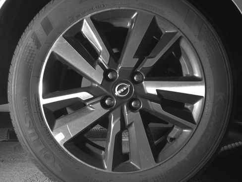 Used 2025 Nissan Versa SV FWD image 15