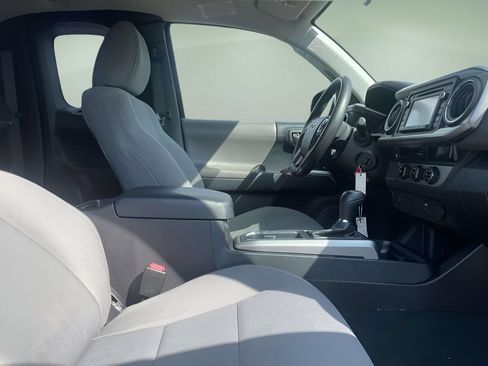 Used 2016 Toyota Tacoma SR5 RWD image 9