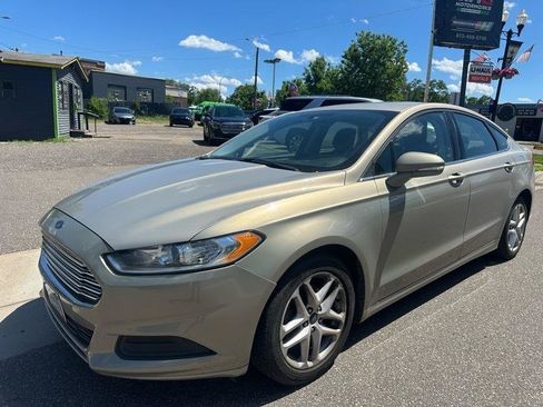 Used 2015 Ford Fusion SE FWD image 3