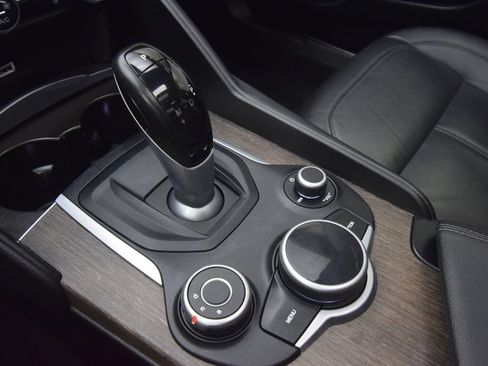 Used 2019 Alfa Romeo Giulia Ti AWD/4WD image 27