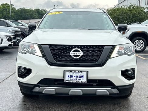 Used 2019 Nissan Pathfinder SL AWD/4WD image 2
