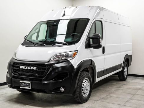 Used 2025 RAM ProMaster 2500 w/ Convenience Group FWD image 5