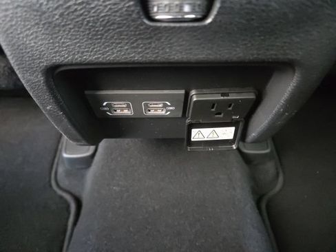 Used 2022 Jeep Cherokee Limited w/ Trailer Tow Group AWD/4WD image 15