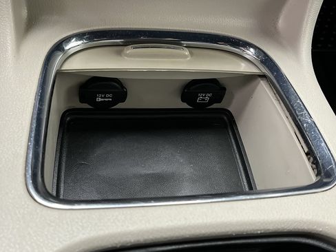 Used 2017 Dodge Grand Caravan SXT FWD image 18