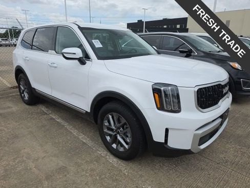 Used 2025 Kia Telluride LX FWD image 3