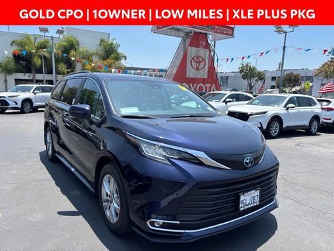 Used 2023 Toyota Sienna XLE w/ XLE Plus Package FWD image 1