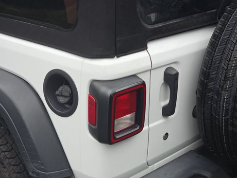 Used 2023 Jeep Wrangler Unlimited Sport AWD/4WD image 31