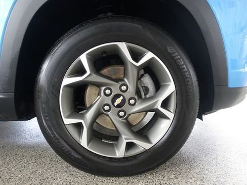 Used 2025 Chevrolet Trax LT image 25