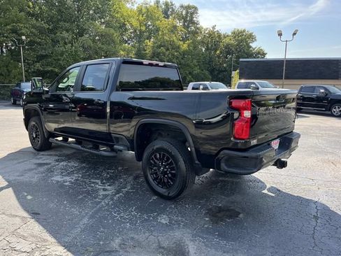 Used 2024 Chevrolet Silverado 2500 LT w/ Midnight Edition AWD/4WD image 6