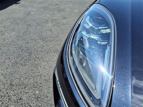 Used 2024 Porsche Macan image 8