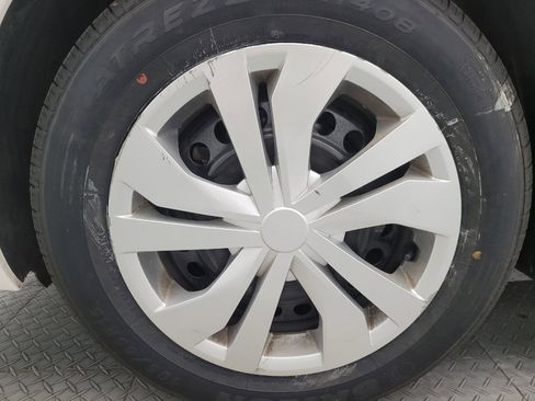 Used 2024 Nissan Versa S FWD image 31
