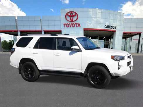 Certified 2024 Toyota 4Runner SR5 Premium image 2