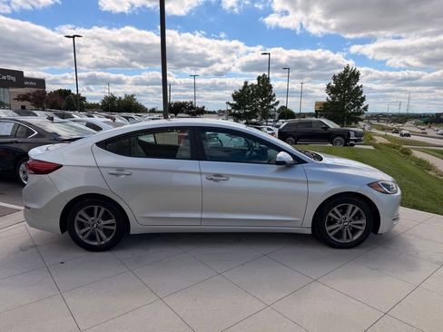 Used 2017 Hyundai Elantra SE w/ SE A/T Tech Package 03 FWD image 10
