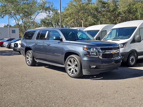 Used 2020 Chevrolet Suburban LT image 2