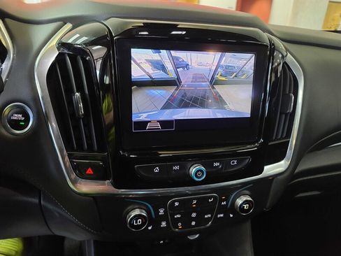 Used 2020 Chevrolet Traverse LT image 27