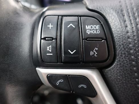 Used 2019 Toyota Highlander XLE AWD/4WD image 33
