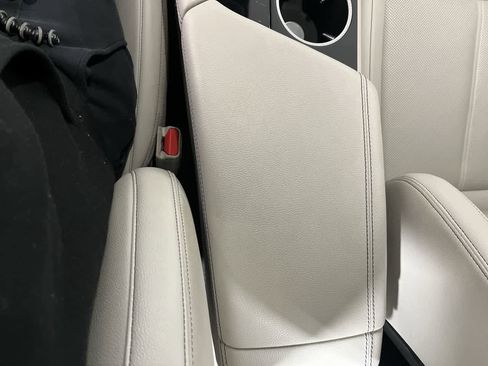 Used 2024 Genesis G70 2.5T image 22