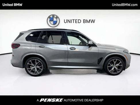 Used 2024 BMW X5 sDrive40i w/ M Sport Package RWD image 4