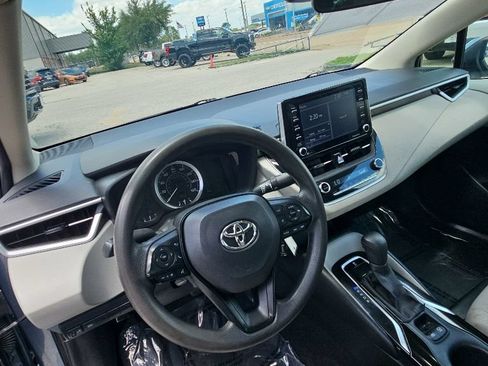 Used 2021 Toyota Corolla LE FWD image 14