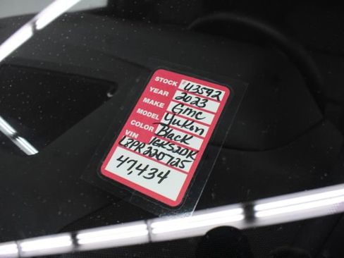 Used 2023 GMC Yukon Denali image 11