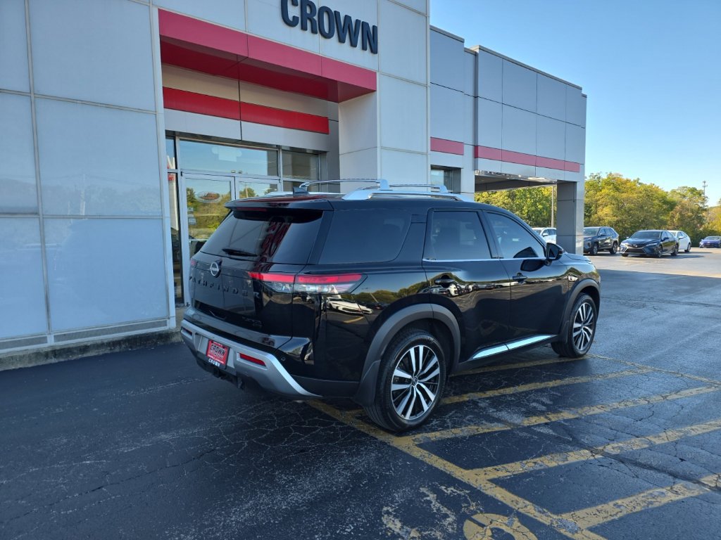 Used 2024 Nissan Pathfinder Platinum AWD/4WD image 3