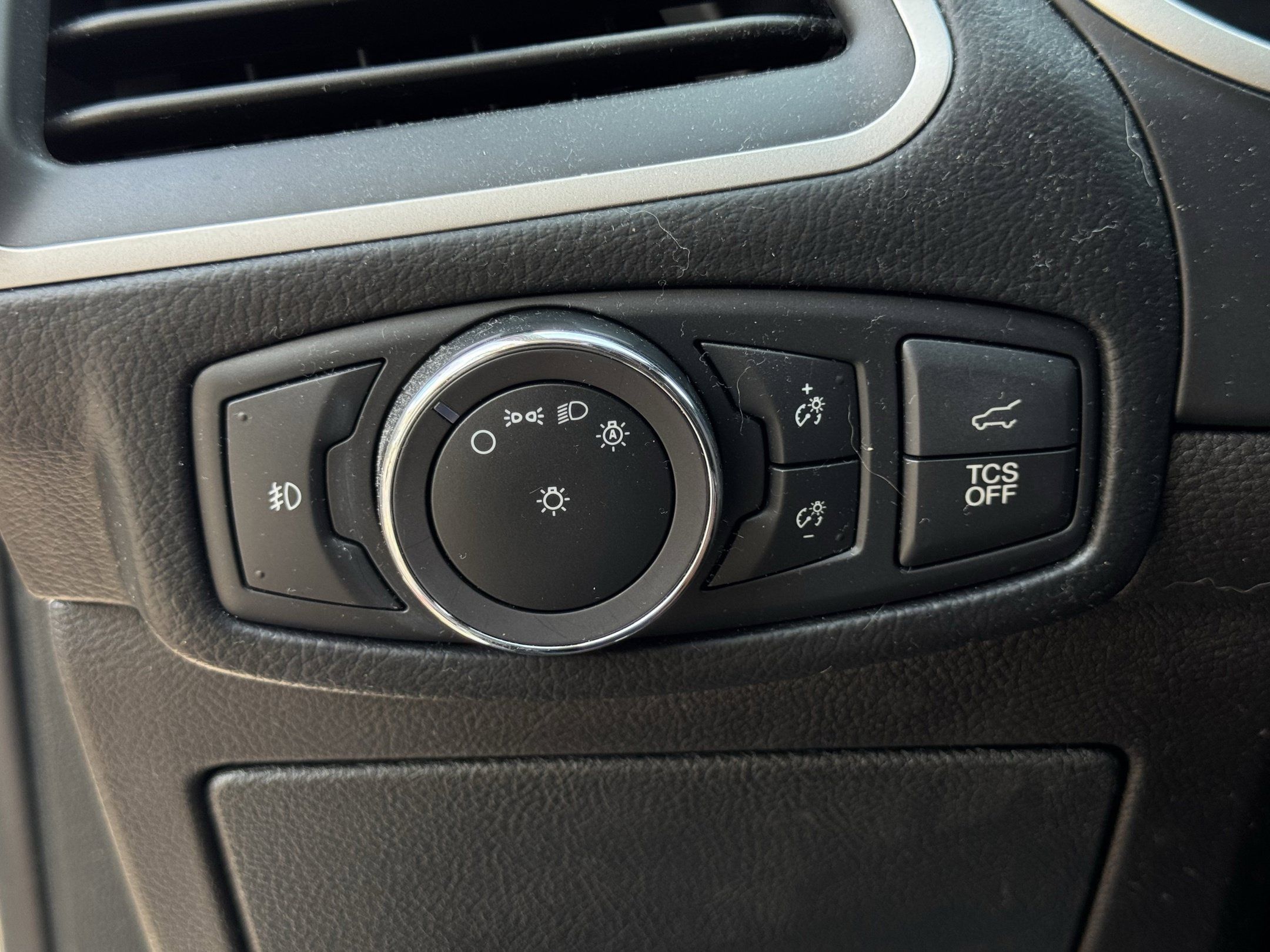 Used 2019 Ford Edge SEL w/ Cold Weather Package AWD/4WD image 22