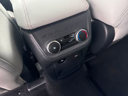 Used 2025 Ford Explorer Active w/ Active Comfort Package image 32