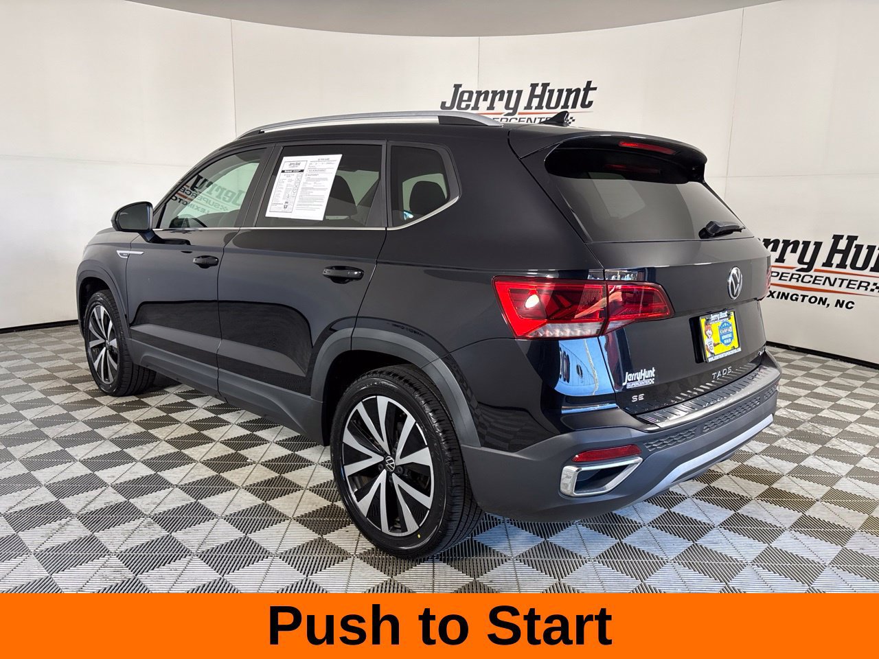Used 2023 Volkswagen Taos SE w/ Panoramic Sunroof Package AWD/4WD image 9