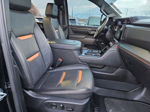 Used 2025 GMC Sierra 2500 AT4 image 35
