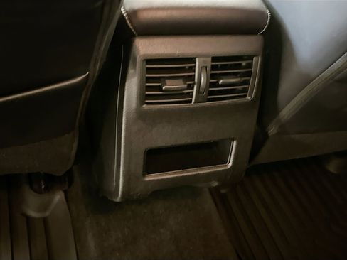 Used 2024 Mitsubishi Outlander SE image 28