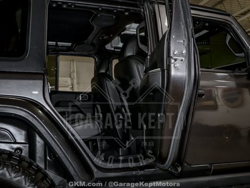 Used 2018 Jeep Wrangler Unlimited Sahara AWD/4WD image 94