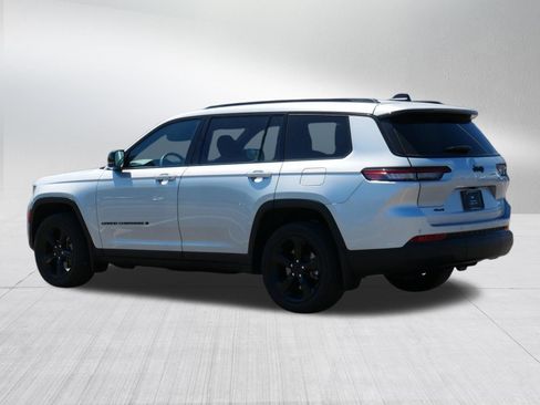 Used 2023 Jeep Grand Cherokee L Laredo AWD/4WD image 4
