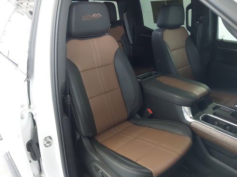 Used 2023 Chevrolet Silverado 1500 High Country w/ High Country Premium Package AWD/4WD image 28