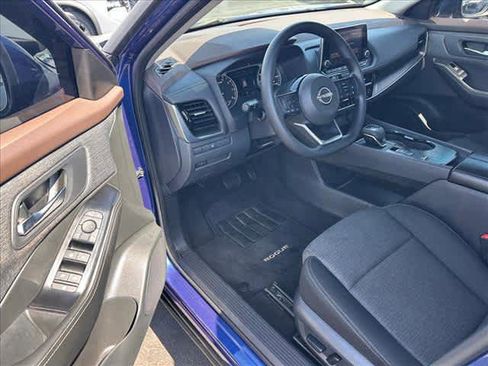 Used 2023 Nissan Rogue SV image 8