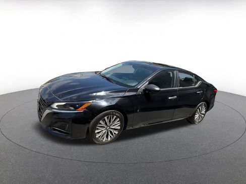 Used 2025 Nissan Altima 2.5 SV image 7