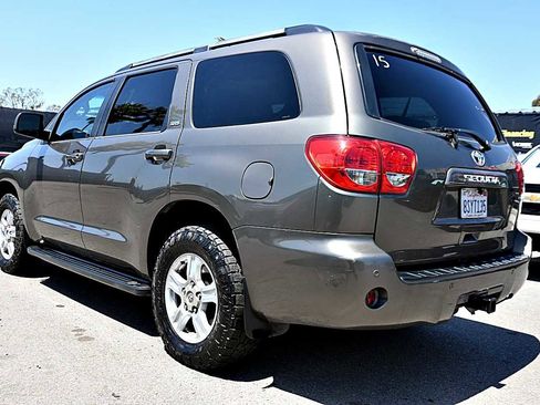 Used 2012 Toyota Sequoia SR5 RWD image 5