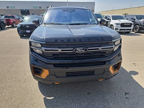 Used 2025 Ford Expedition Tremor AWD/4WD image 2